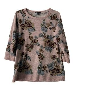 Beautiful Tribal floral print 3/4 sleeve soft pullover top size M